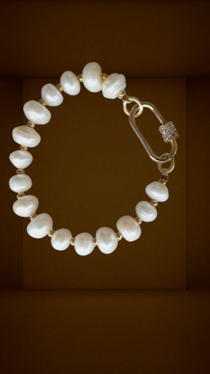 Pulseira de Pérolas Barroca de Água Doce com Fecho Rosca Cravejado de Mini Zircônias By Solange Marçal